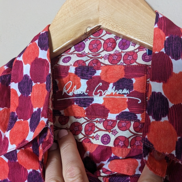 Robert Graham Button down shirt bold print blouse size 2 - Picture 7 of 7
